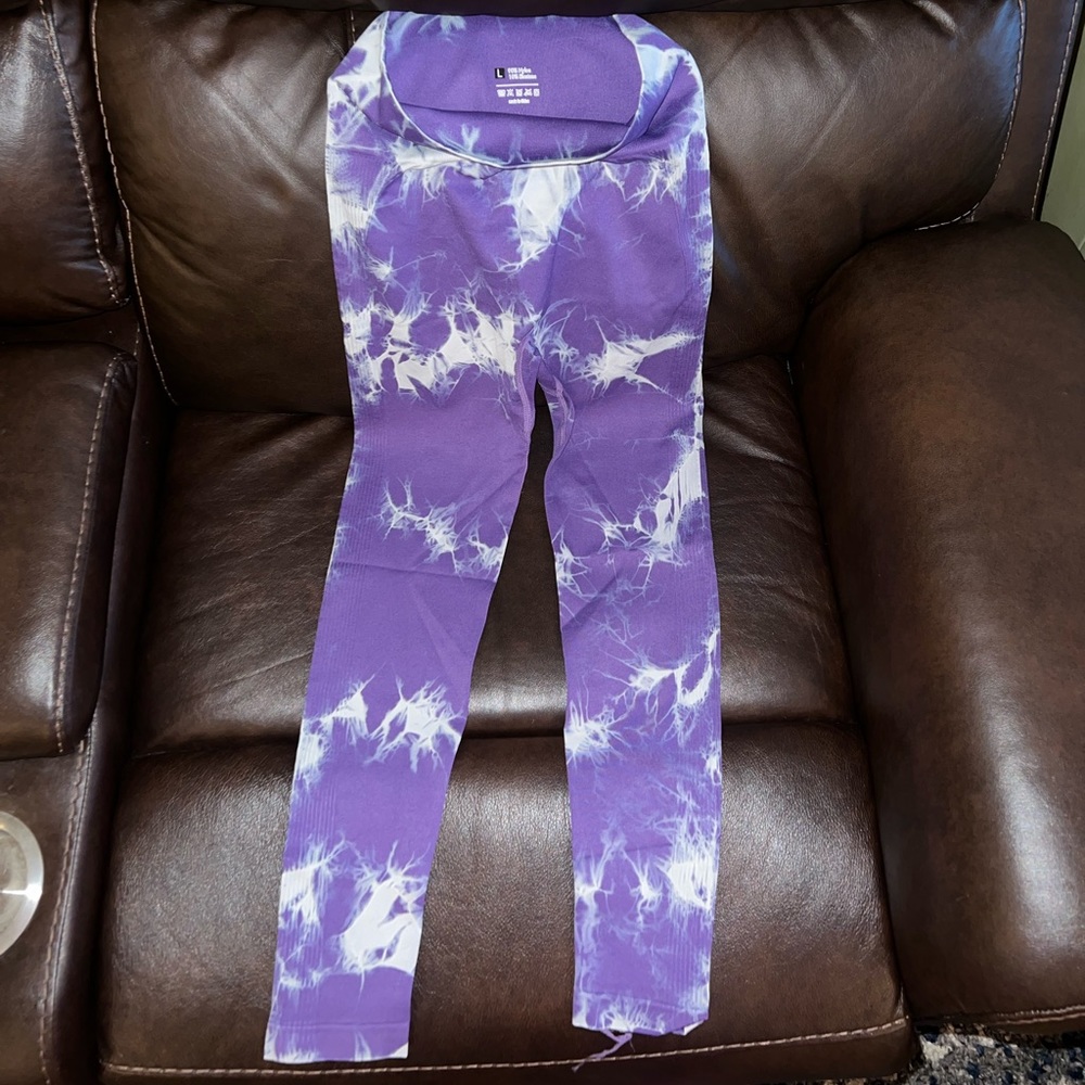 New Butt Scrunch Leggings Large Purple & White L